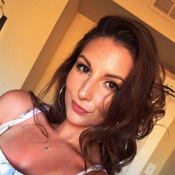 Meet your Posher, Sarah - Picture 1 of 1